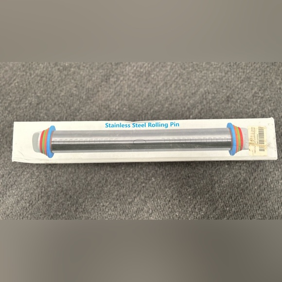 STAINLESS STEEL ADJUSTABLE ROLLING PIN 17”L
#10292410 - Picture 10 of 16